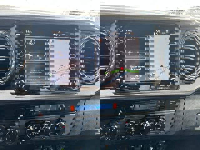 Used 2020 Toyota Tacoma TRD Off-Road w/ Technology Package image 16