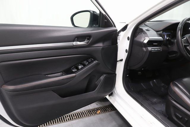 Used 2024 Nissan Altima 2.5 SR image 9