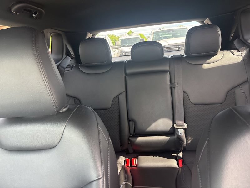 Used 2023 Jeep Compass Latitude AWD/4WD image 28