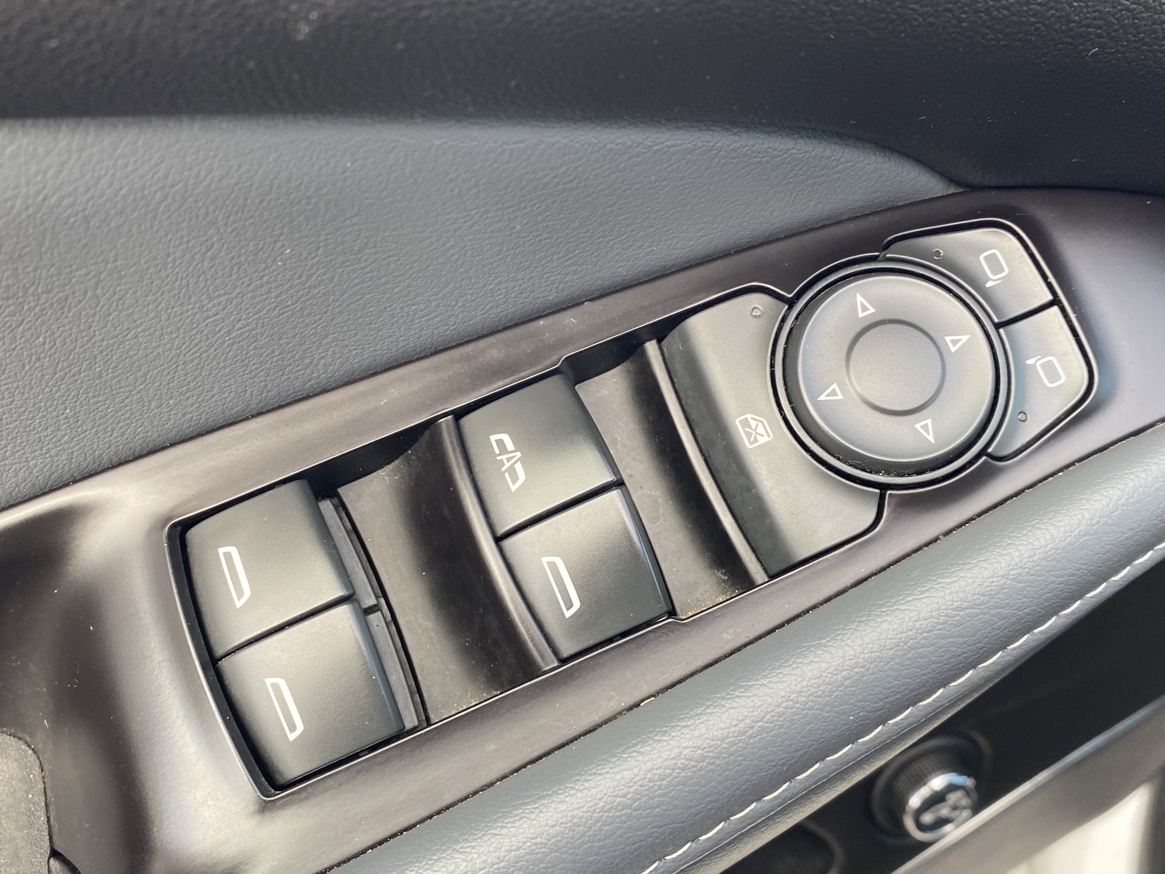 Used 2020 Buick Enclave Essence image 18