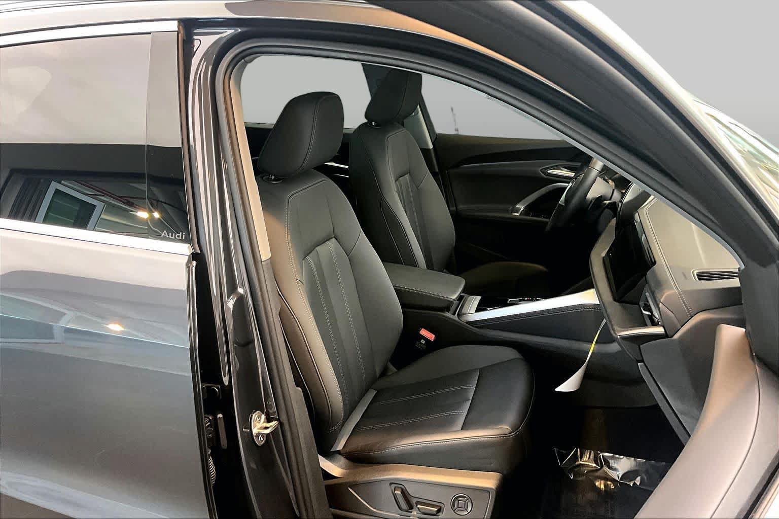 Certified 2025 Audi Q5 Premium w/ Convenience Package AWD/4WD image 9