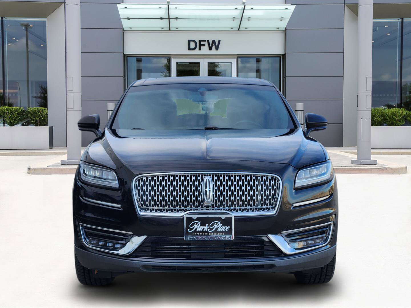 Used 2020 Lincoln Nautilus Reserve image 2