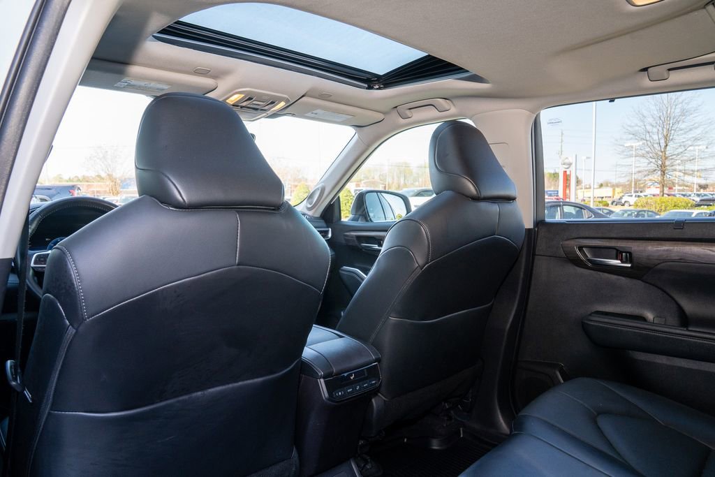 Used 2023 Toyota Highlander Limited image 11