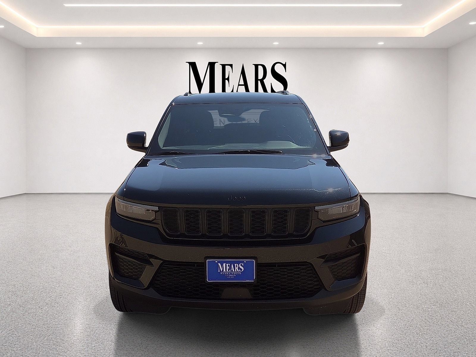 Used 2025 Jeep Grand Cherokee Altitude AWD/4WD image 8
