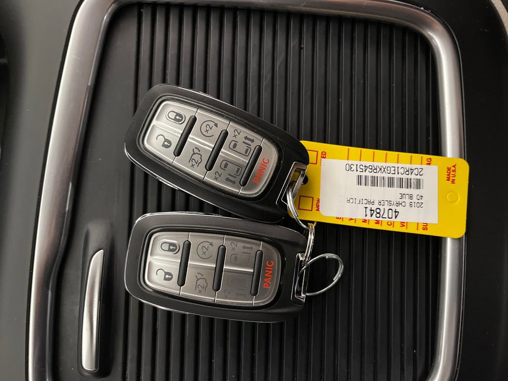 Used 2019 Chrysler Pacifica Touring-L Plus w/ Advanced Safetytec Group FWD image 26