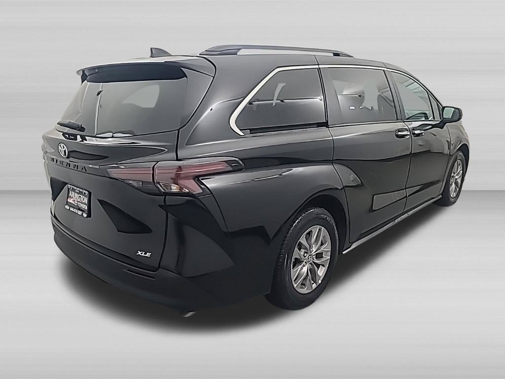 Used 2026 Toyota Sienna XLE FWD image 5