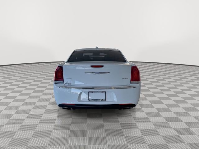 Used 2018 Chrysler 300 Limited image 9