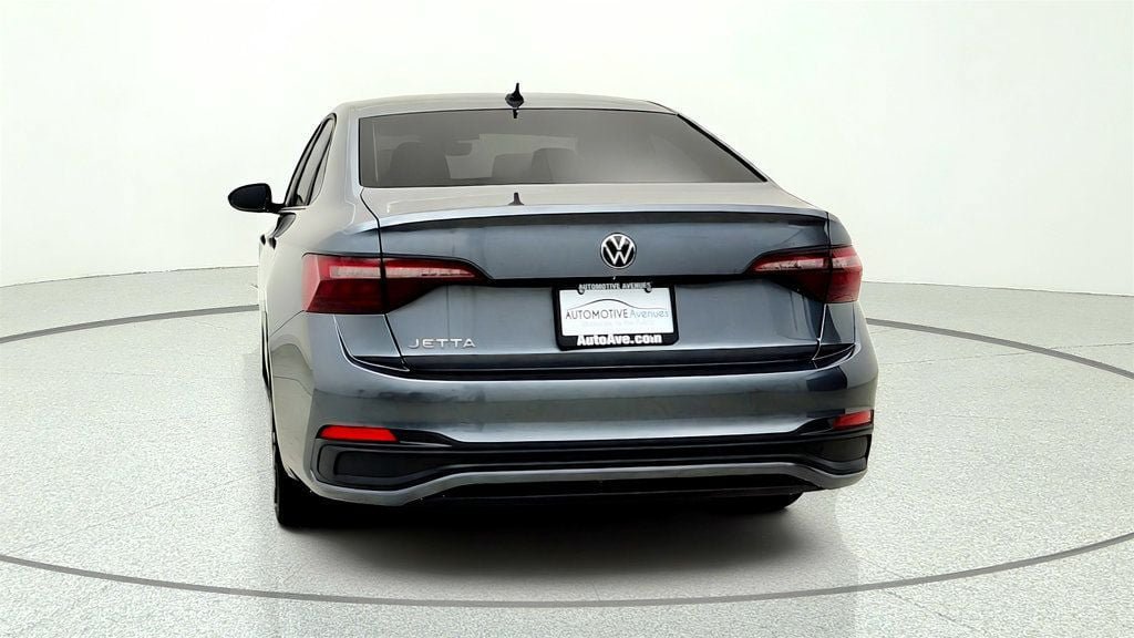 Used 2024 Volkswagen Jetta Sport FWD image 6