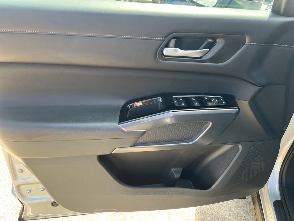 Used 2023 Nissan Pathfinder SL AWD/4WD image 11