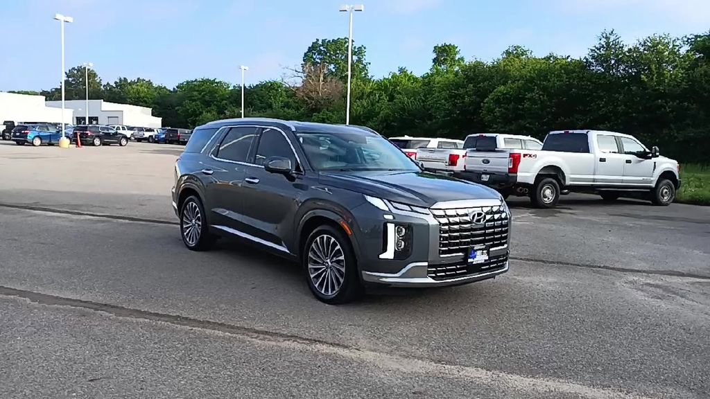 Used 2025 Hyundai Palisade Calligraphy FWD image 2