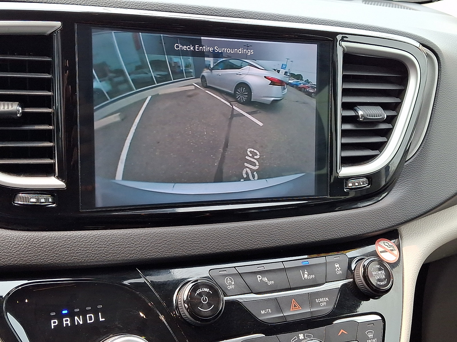Used 2024 Chrysler Pacifica Touring-L FWD image 22