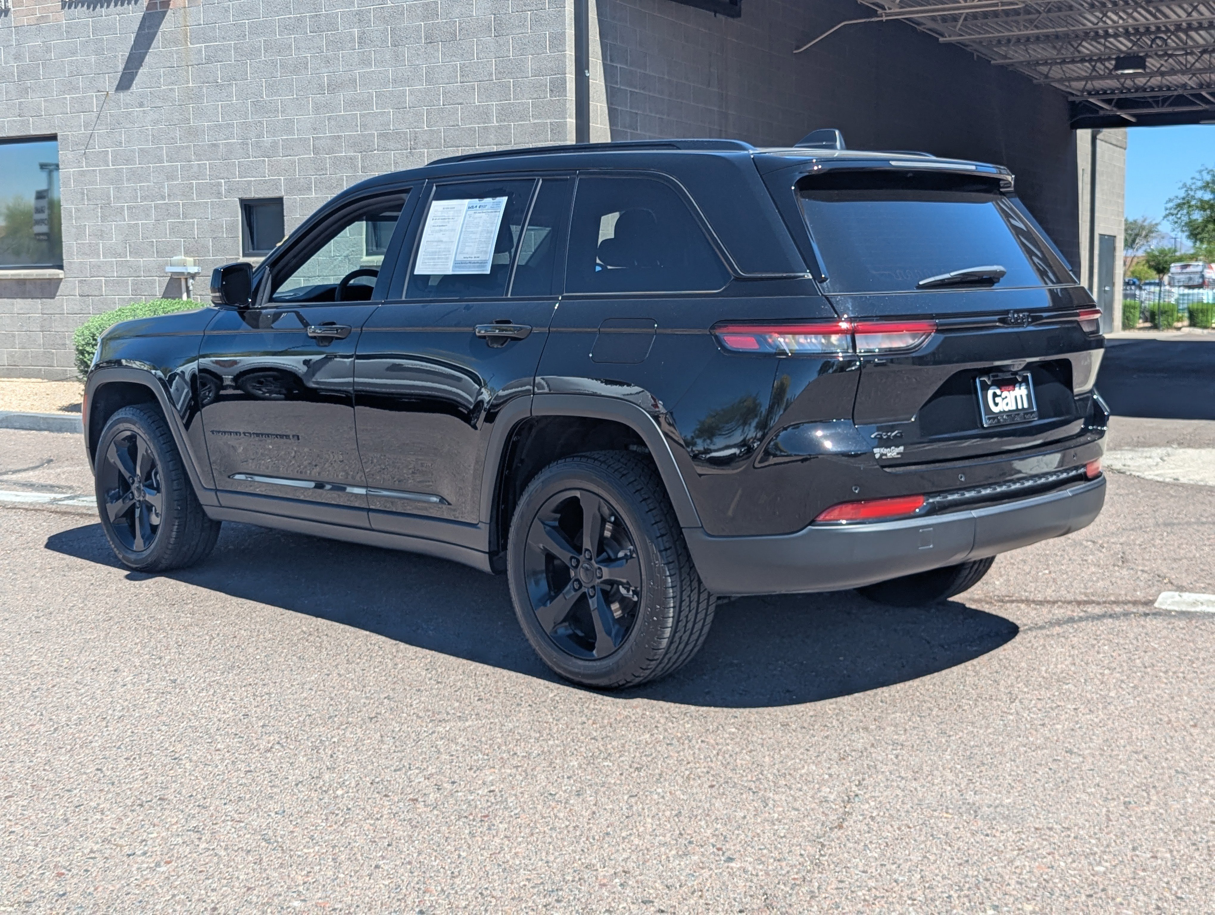 Used 2023 Jeep Grand Cherokee Altitude image 4