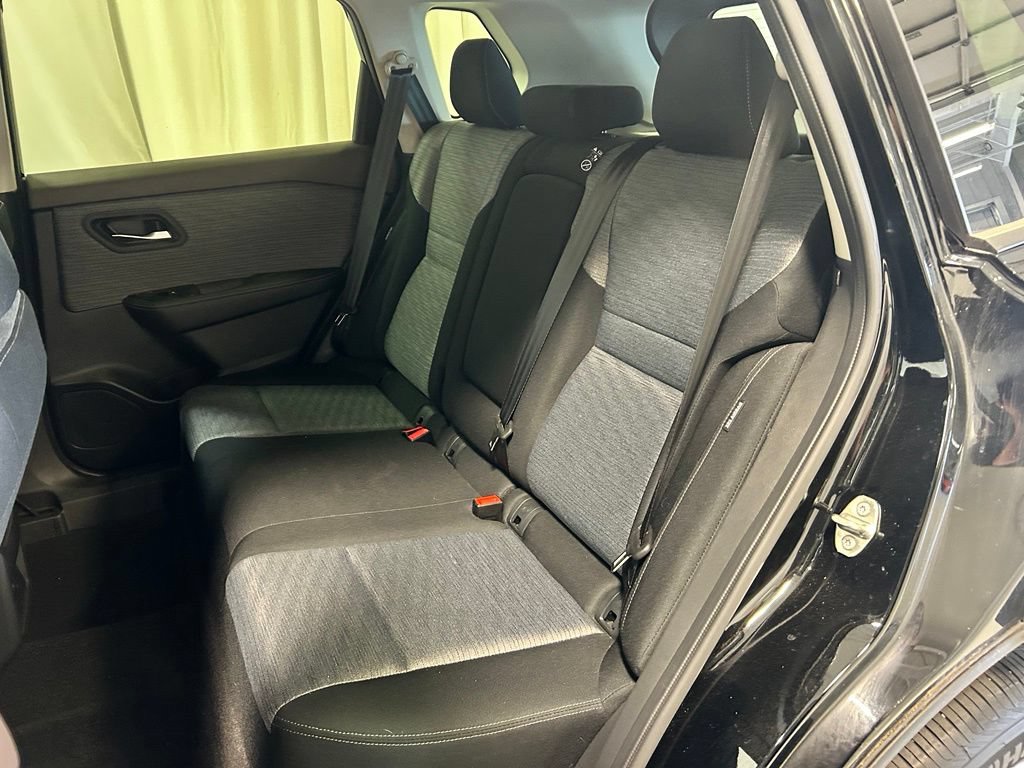 Used 2023 Nissan Rogue SV AWD/4WD image 19