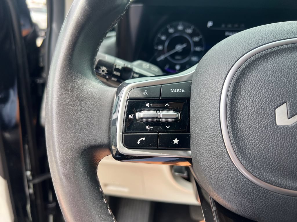 Certified 2023 Kia Carnival SX FWD image 19