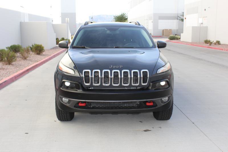 Used 2017 Jeep Cherokee Trailhawk image 2