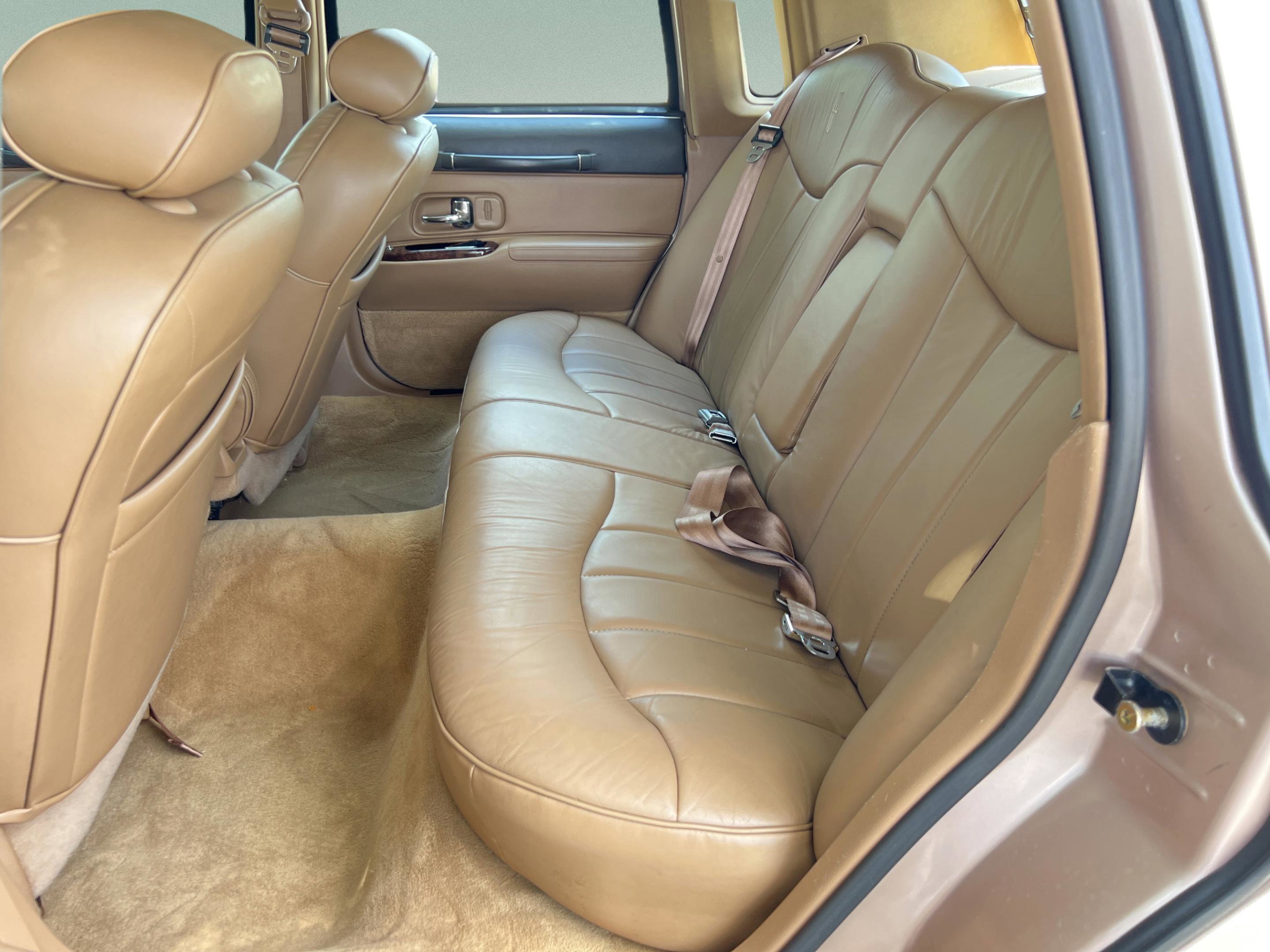 Used 1996 Lincoln Town Car Executive RWD image 25