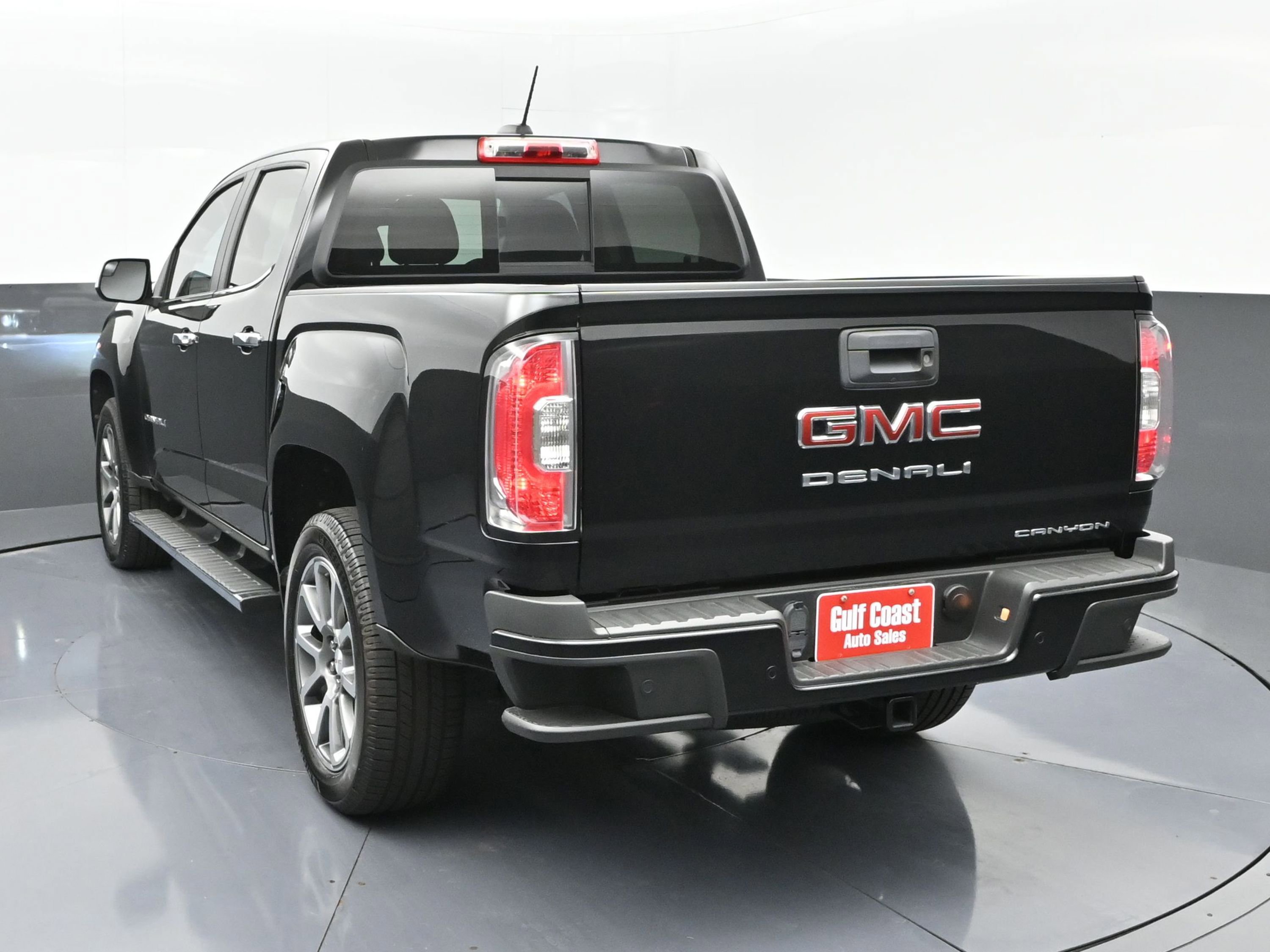 Used 2022 GMC Canyon Denali image 4