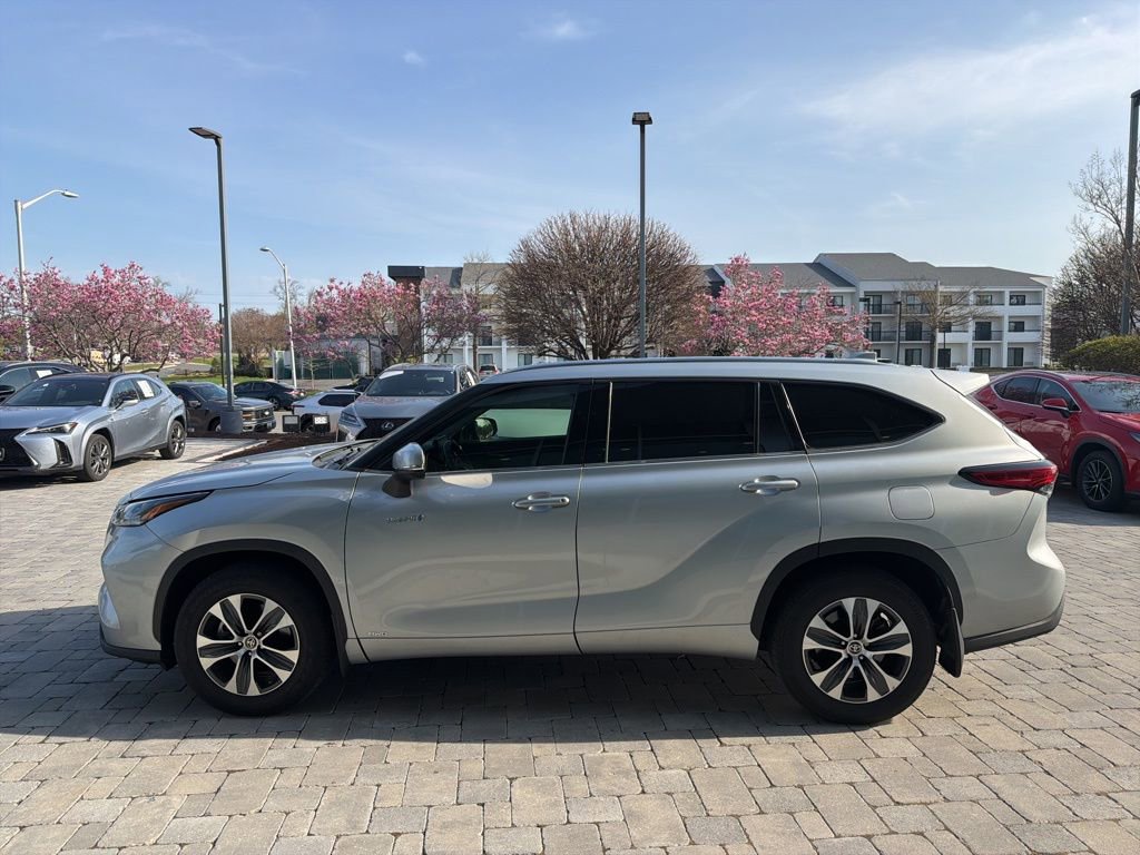 Used 2021 Toyota Highlander XLE image 15