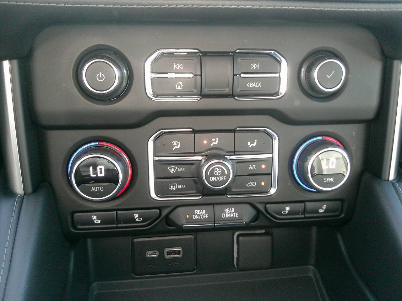 Used 2021 Chevrolet Tahoe LT w/ LT Signature Package image 23