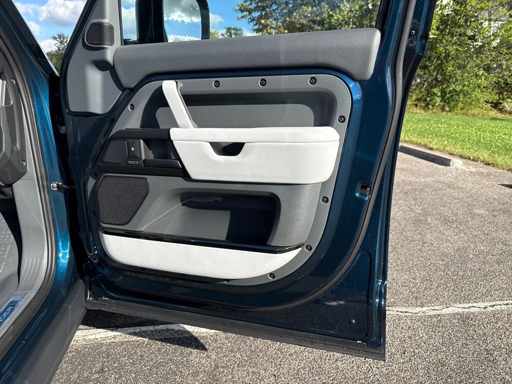 New 2026 Land Rover Defender 110 OCTA image 15
