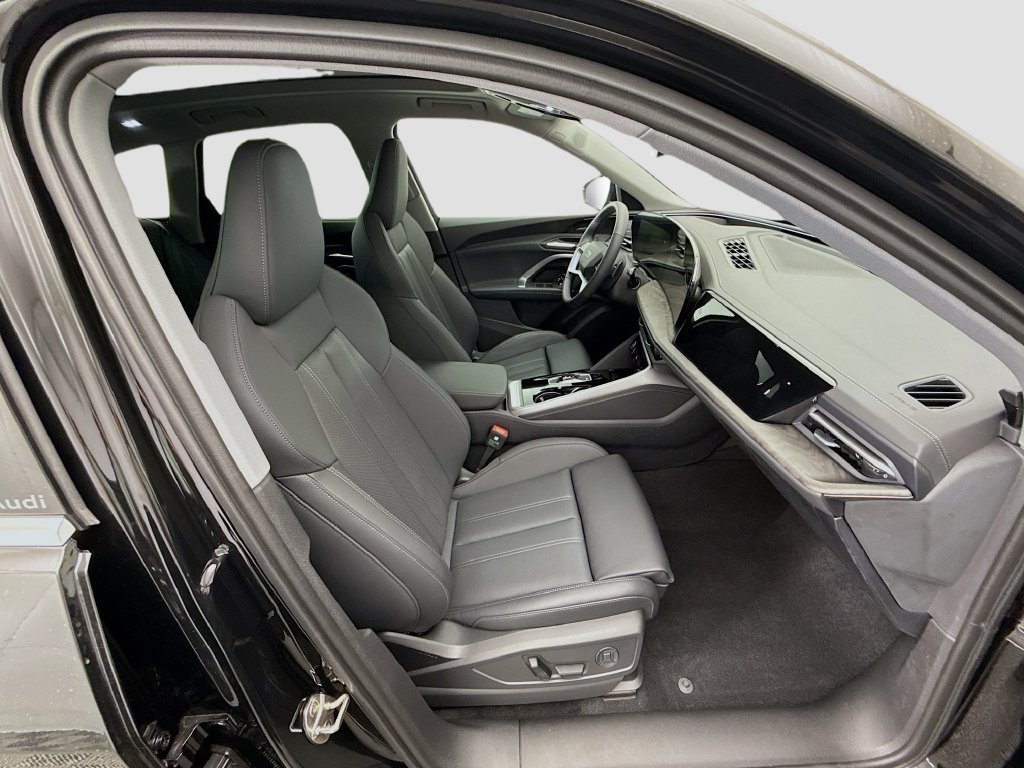 Used 2025 Audi Q5 Premium Plus w/ Premium Plus AWD/4WD image 19