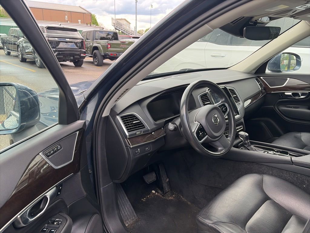 Used 2019 Volvo XC90 T6 Momentum w/ Advanced Package AWD/4WD image 10
