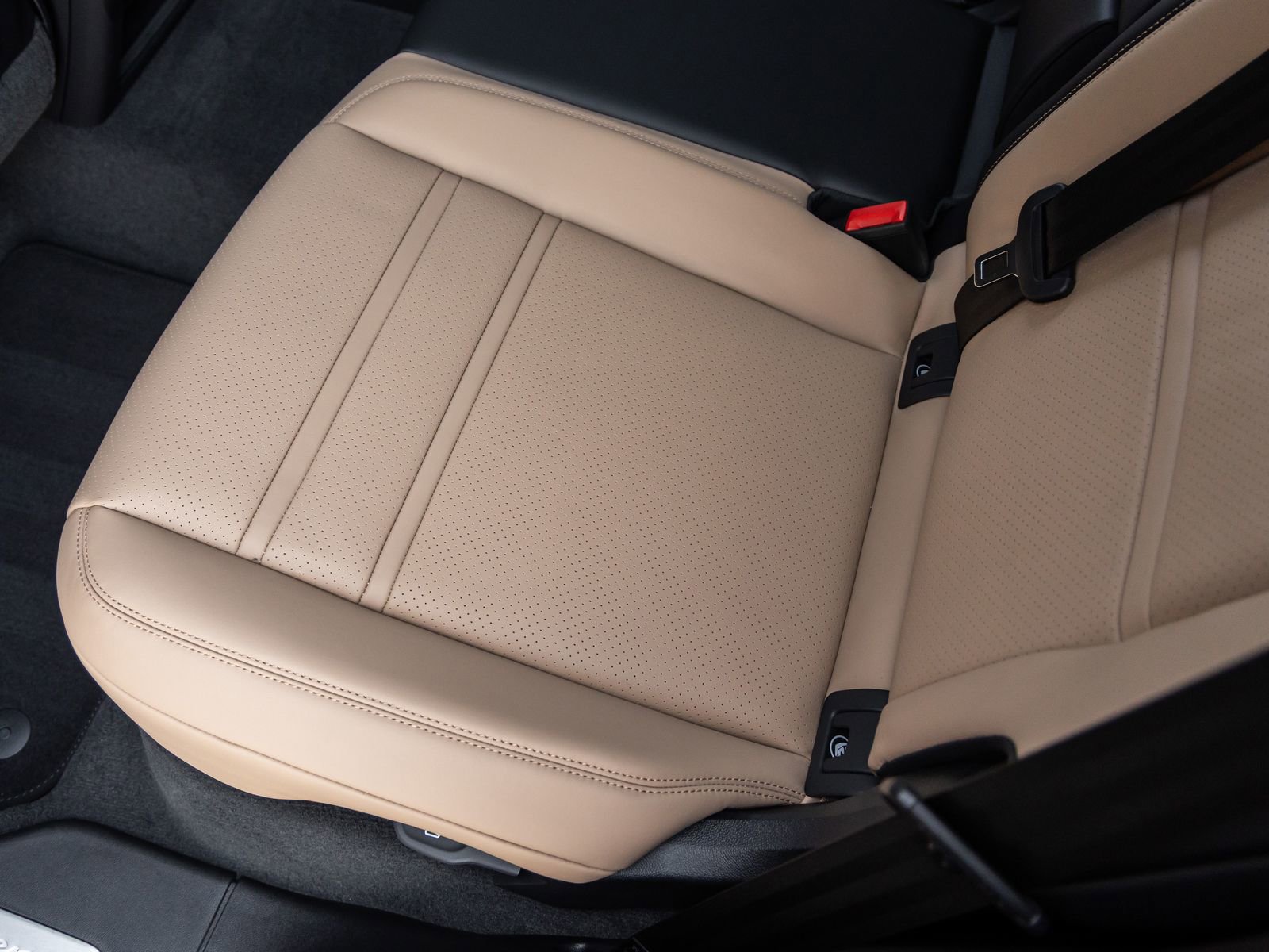 Certified 2025 Porsche Cayenne S AWD/4WD image 34