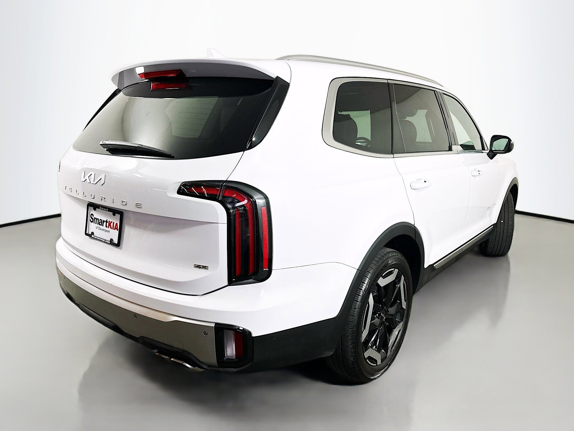 Used 2023 Kia Telluride EX w/ EX Captain's Chair Package image 7