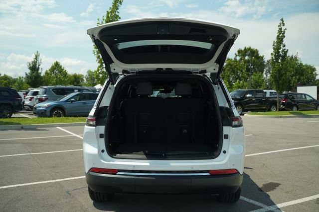 Used 2024 Jeep Grand Cherokee L Limited w/ Luxury Tech Group II RWD image 18