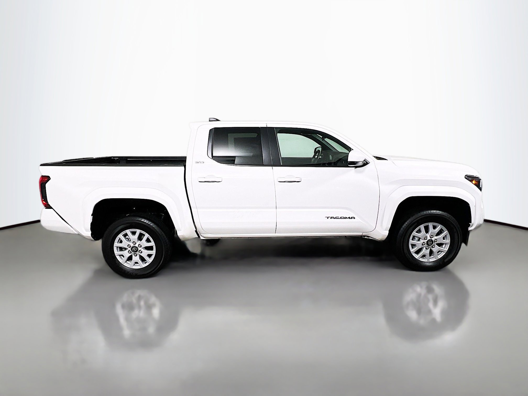 Used 2025 Toyota Tacoma SR5 image 3