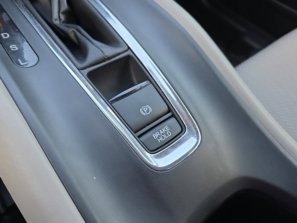 Used 2016 Honda HR-V LX image 43