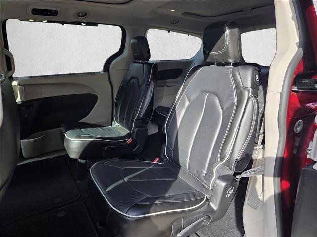 Used 2021 Chrysler Pacifica Limited image 14