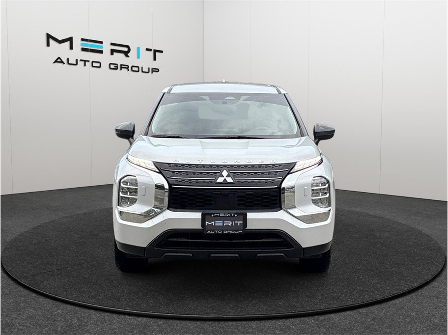 Used 2022 Mitsubishi Outlander ES AWD/4WD image 3