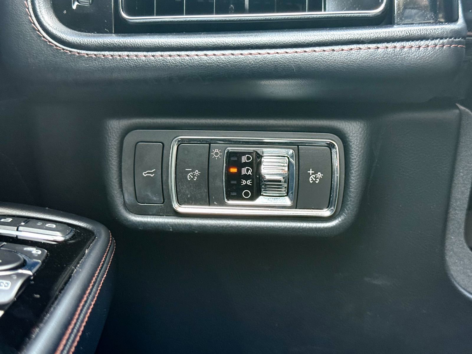 Used 2022 Lincoln Aviator AWD w/ Premium Package image 35
