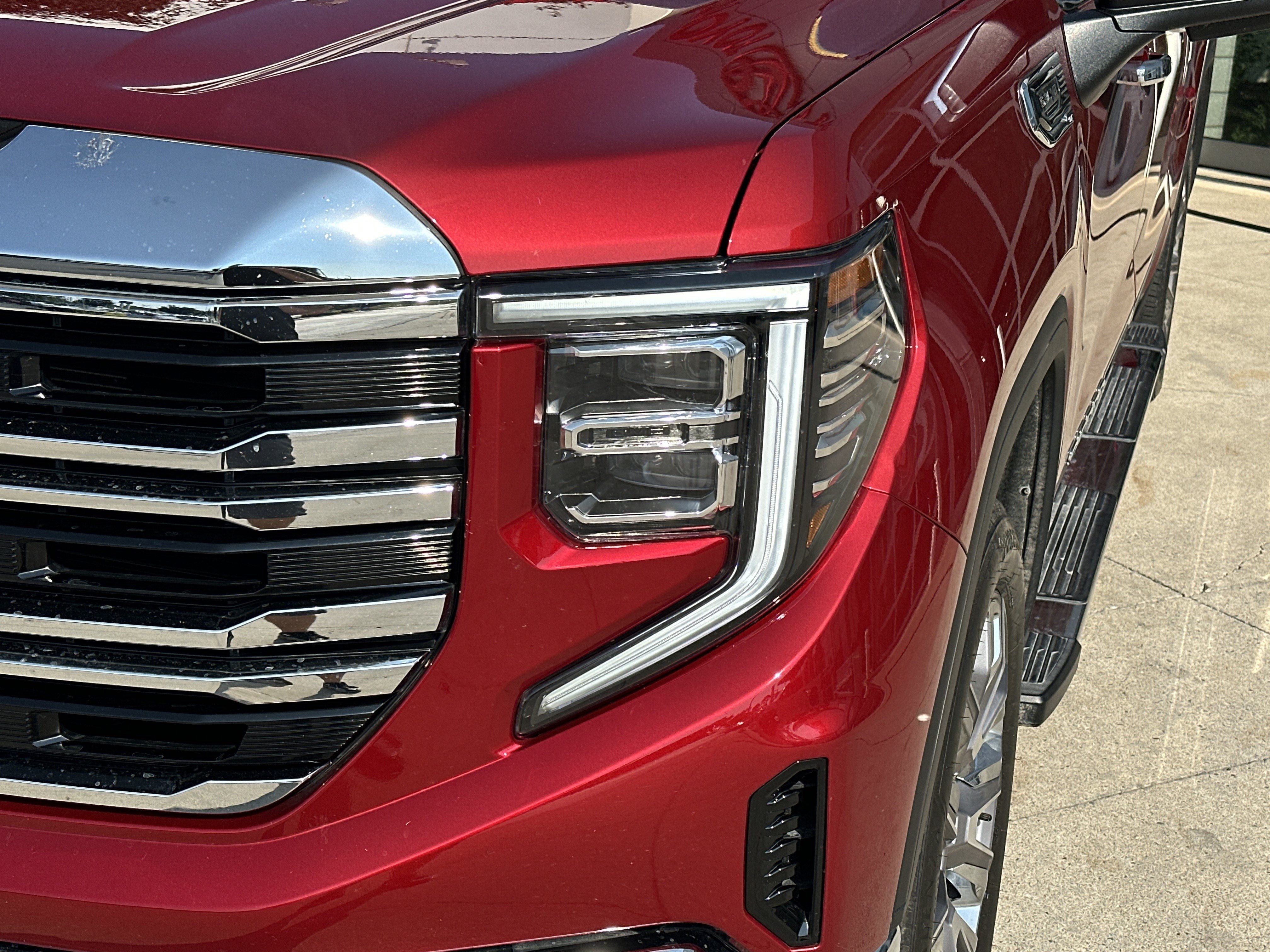 Used 2024 GMC Sierra 1500 SLT w/ SLT Premium Plus Package AWD/4WD image 11