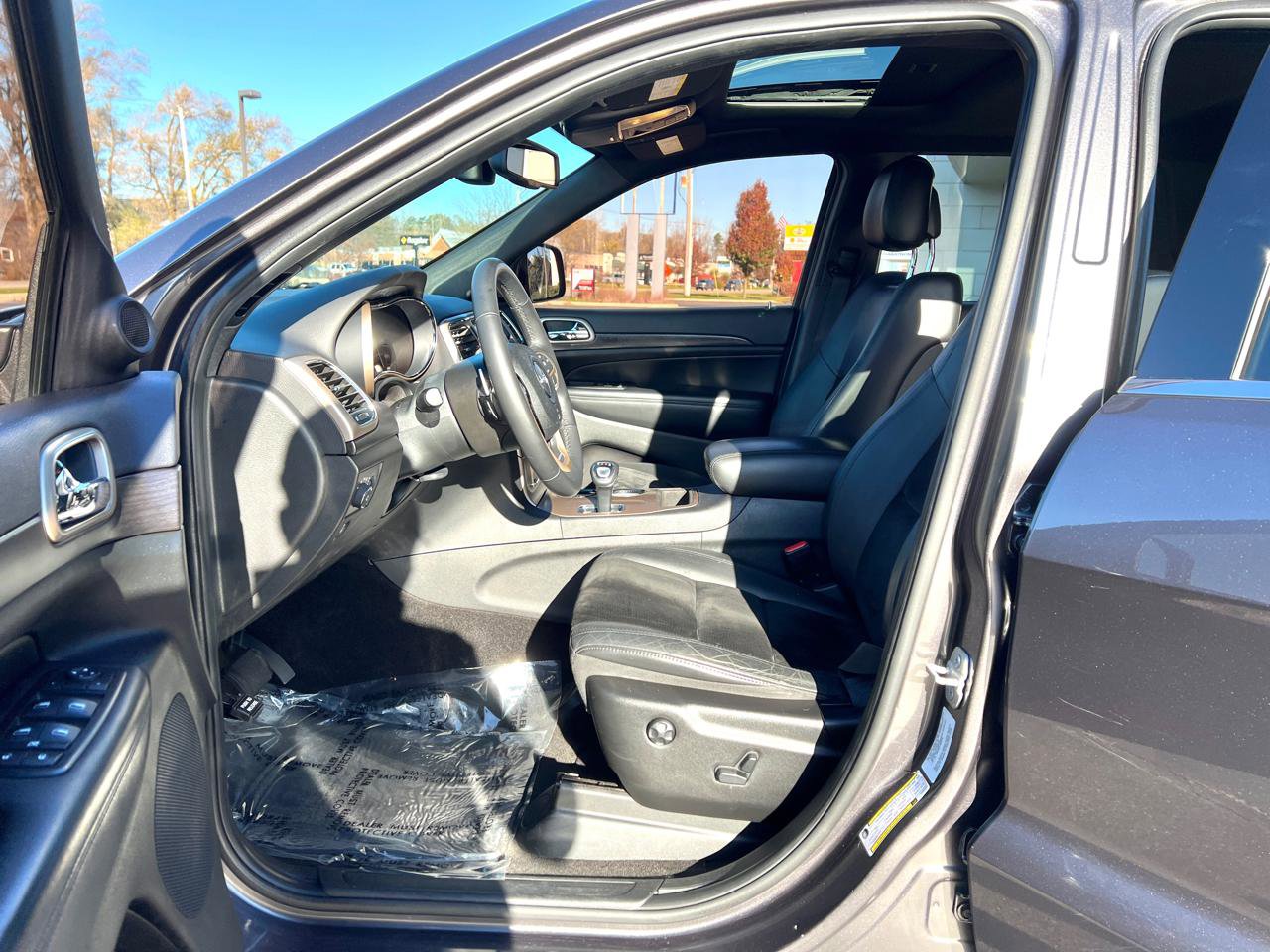 Used 2015 Jeep Grand Cherokee Altitude image 14