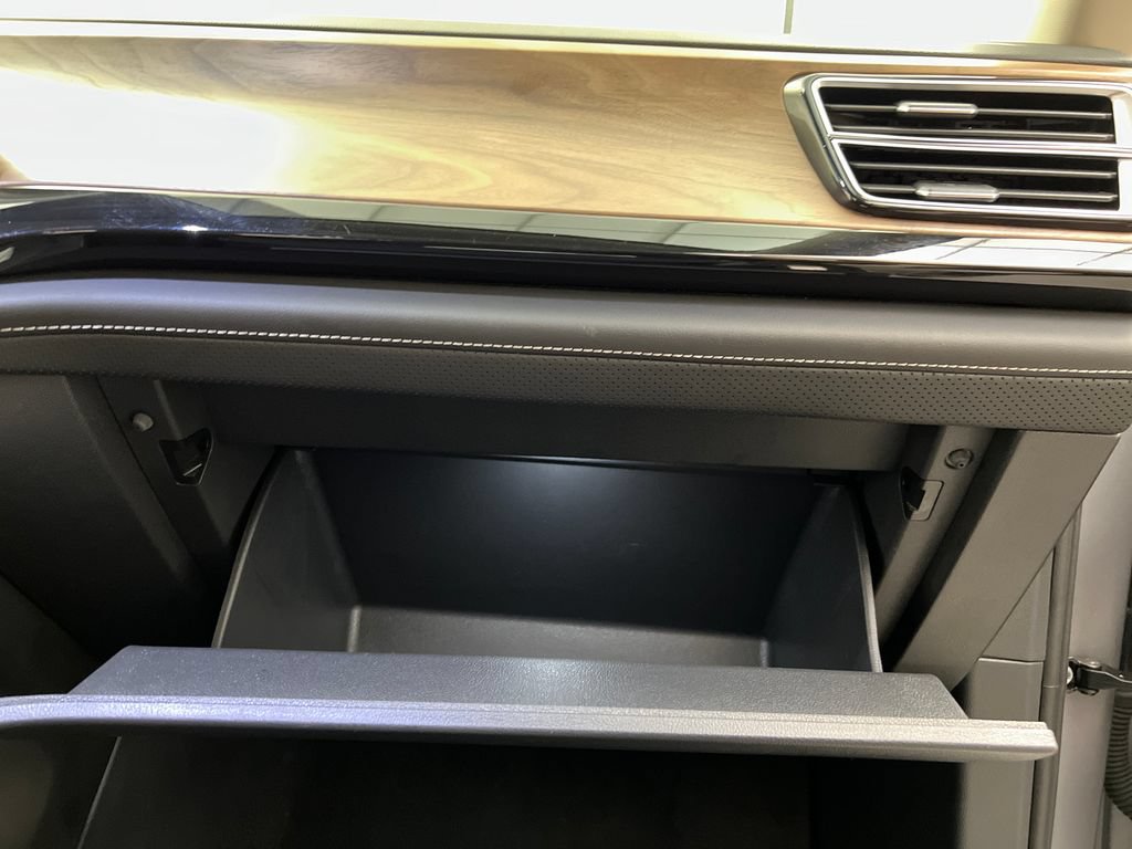 Used 2025 Volkswagen Atlas SE FWD image 39