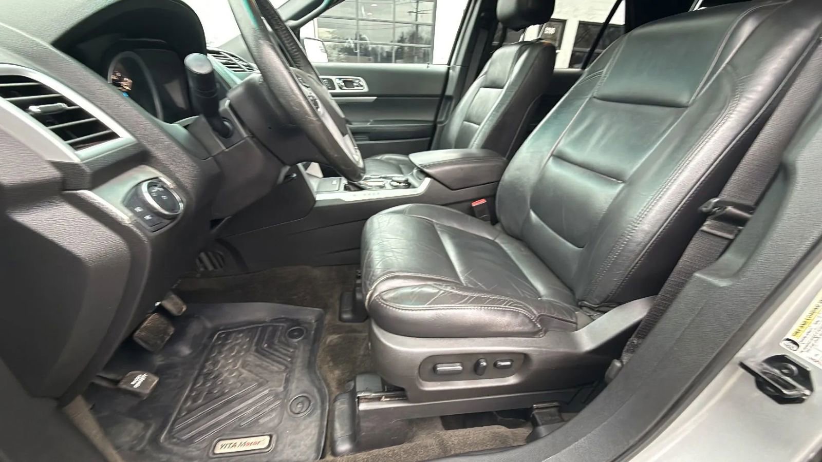Used 2015 Ford Explorer XLT w/ Equipment Group 202A image 16