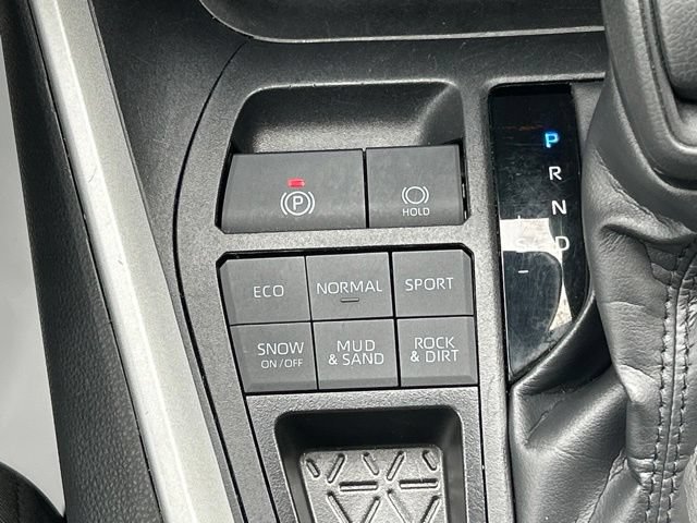 Used 2025 Toyota RAV4 XLE AWD/4WD image 63