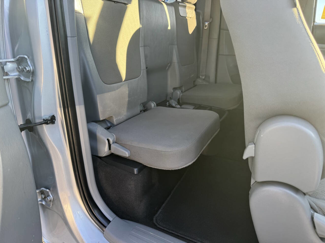 Used 2012 Toyota Tacoma 4x4 Access Cab w/ SR5 Pkg image 29