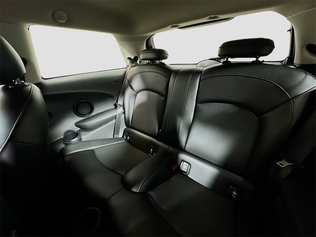 Used 2016 MINI Cooper 2-Door Hardtop image 23