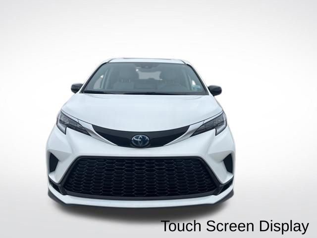 Used 2021 Toyota Sienna Limited image 6