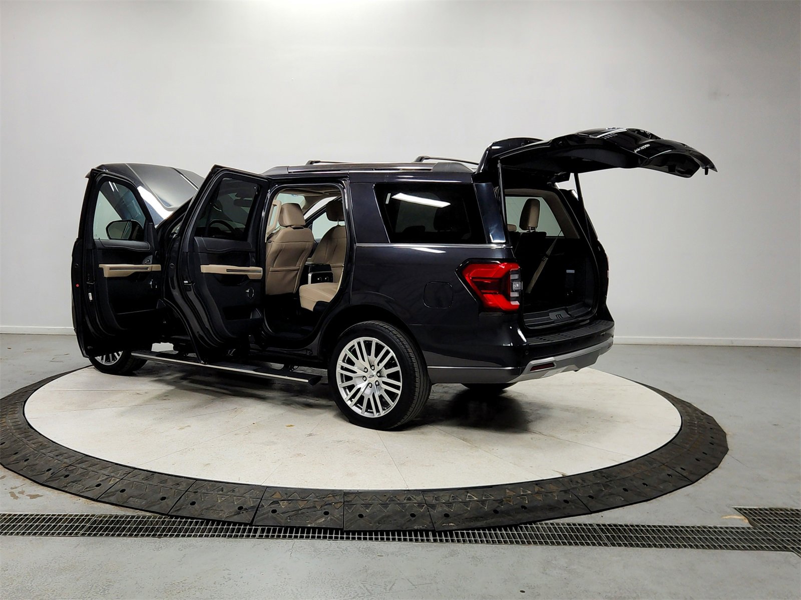 Used 2024 Ford Expedition Limited image 13