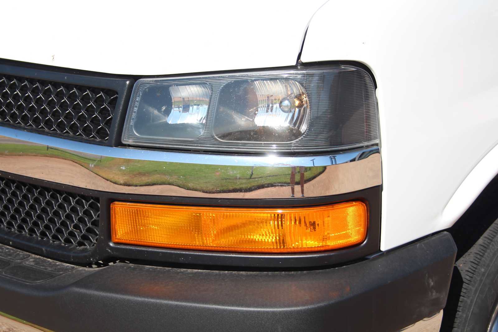 Used 2025 Chevrolet Express 3500 LT w/ LT Preferred Equipment Group RWD image 6