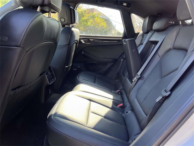 Certified 2022 Porsche Macan image 15