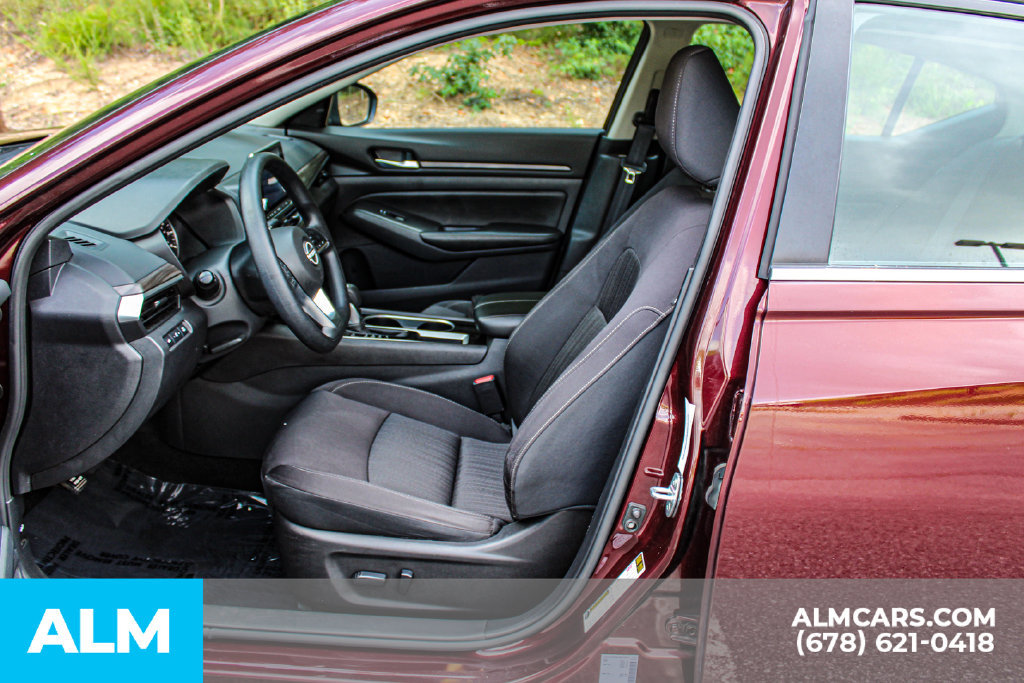 Used 2024 Nissan Altima 2.5 SV FWD image 16