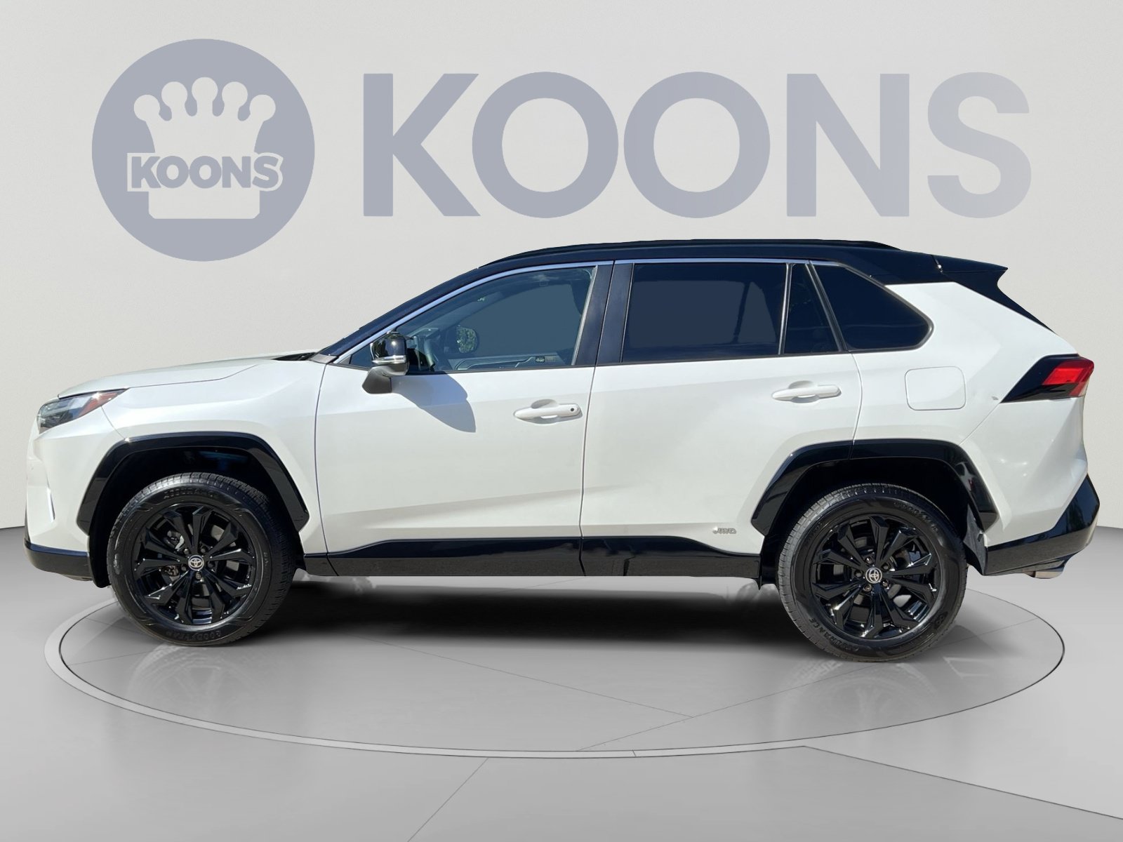 Used 2022 Toyota RAV4 XSE AWD/4WD image 2