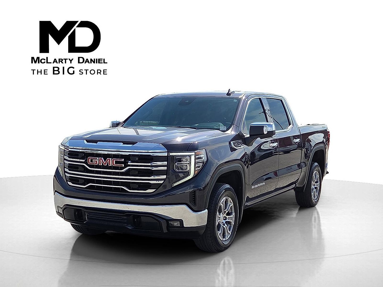 Used 2024 GMC Sierra 1500 SLT image 2