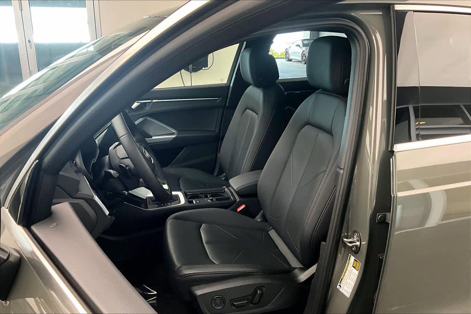 Certified 2025 Audi Q3 2.0T Premium w/ Convenience Package AWD/4WD image 8