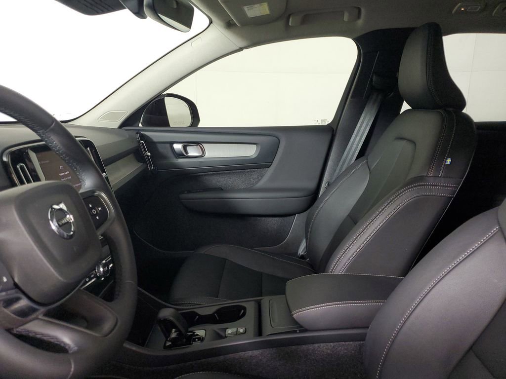 Certified 2026 Volvo XC40 B5 Core w/ Climate Package image 24